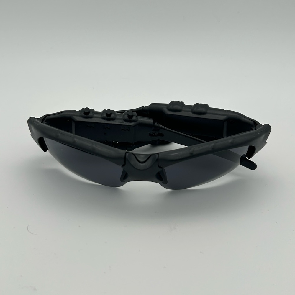 Bluetooth Sunglasses with Earbuds - Picture 3 of 8